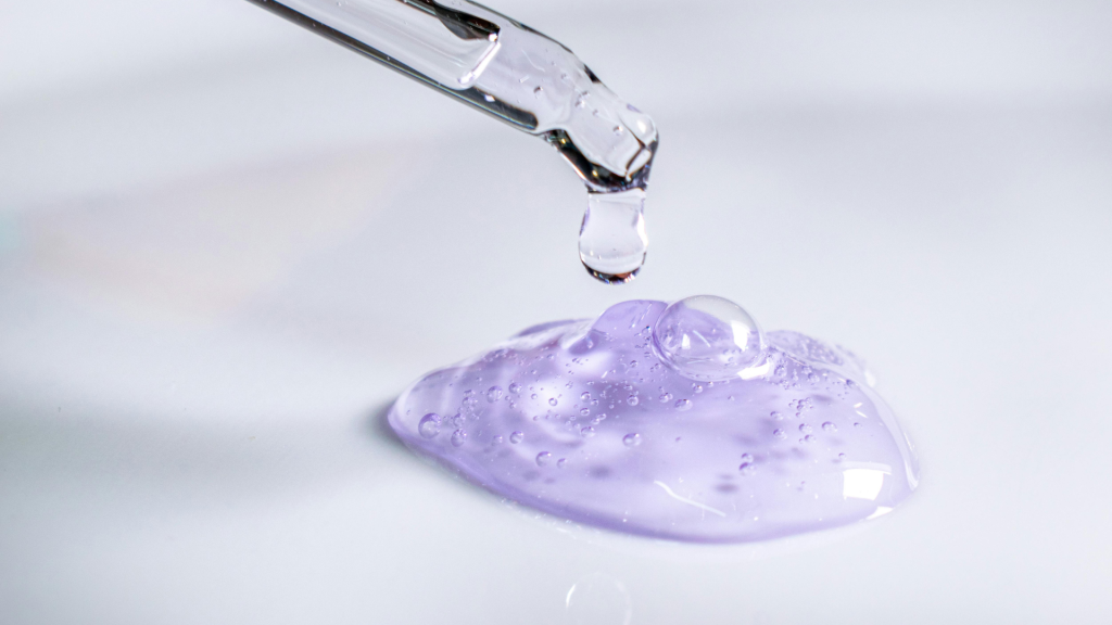 Vodič kroz kiseline u skincare rutini: koje su, kako djeluju i na što obratiti pažnju?