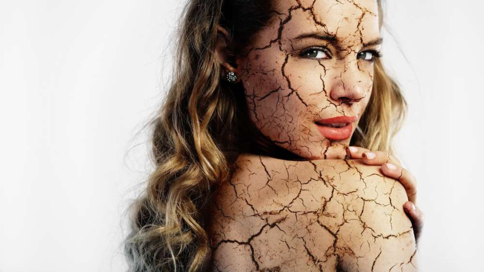 Zimska suhoća kože tijela: zašto koža ‘puca’ i kako je zaustaviti